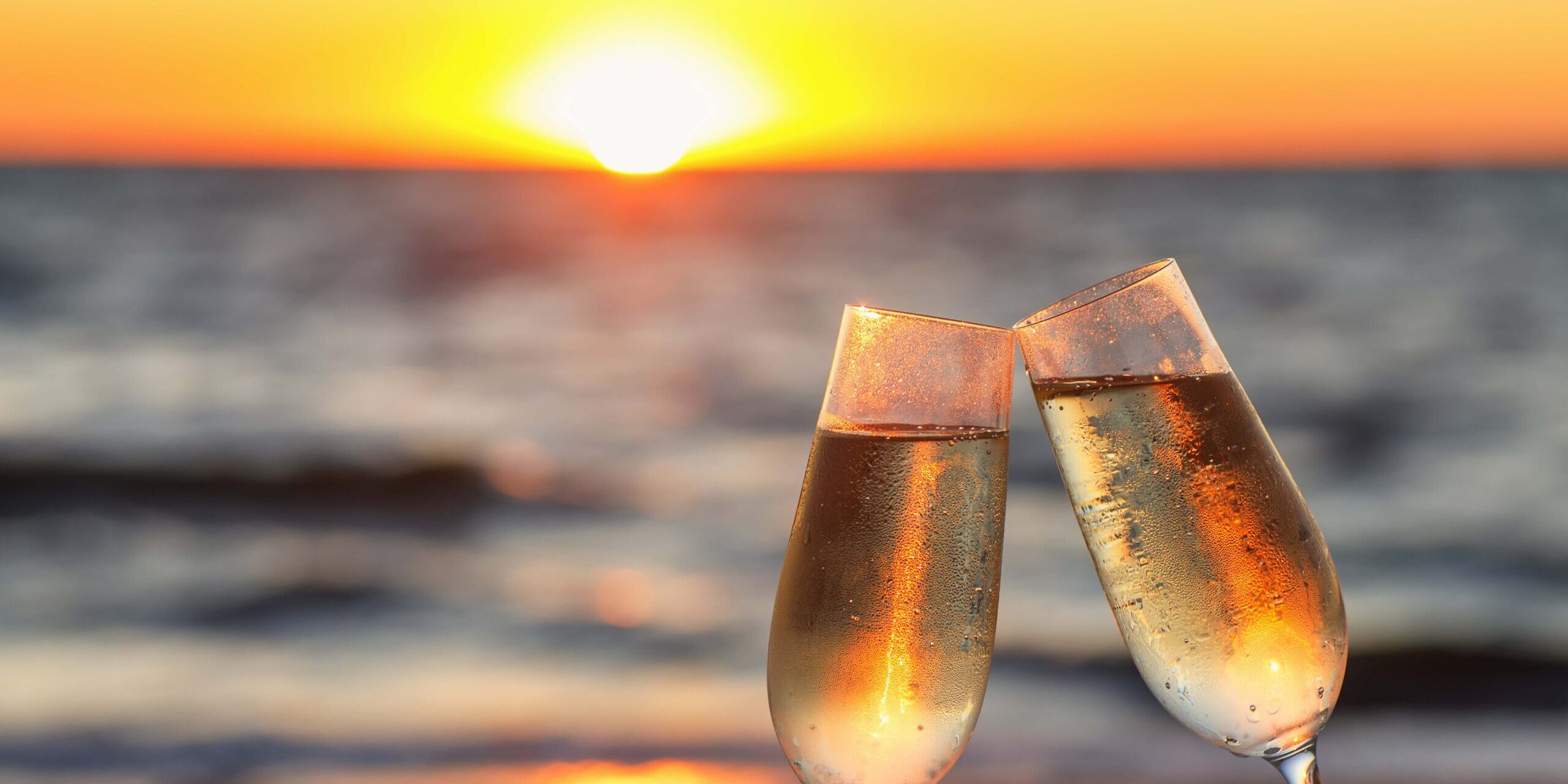 Light_Champagne_AdobeStock_377854688
